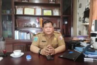 Plt Kepala Dinas Perkebunan Fakfak Widhi Asmoro Jati, ST. MT saat di temui wartawan sultra.tagarutama.com di ruang kerjanya (Dok. sultra.tagarutama.com)