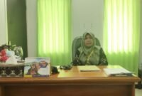 Direktur RSUD Fakfak dr. Karyani Kastella, M.Kes, Spa.Rad saat ditemui wartawan diruang kerjanya (Dok. sultra.tagarutama.com)
