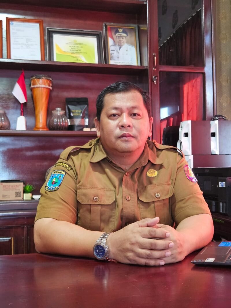 Plt. Kepala Dinas Perkebunan Fakfak Widhi Asmoro Jati, ST., MT saat ditemui wartawan sultra.tagarutama.com