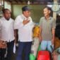 Foto. Kepala Dinas Perkebunan Kabupaten Fakfak Widhi Asmoro Jati, ST. MT., memberikan arahan kepada pengepul pala untuk mematuhi Perda Nomor 6 Tahun 2016.