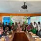 Kepala Dinas Perkebunan Fakfak Widhi Asmoro Jati, ST., MT., bersama petani pekebun dan pelaku usaha akhirnya menyepakati satu harga standar untuk pembelian pala mentah.